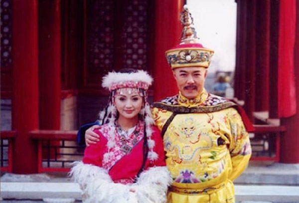 Lưu Đan là con một trong một gia đình nghèo ở Cáp Nhĩ Tân. Ngay từ bé cô đã yêu thích nghệ thuật và mong ước trở thành một diễn viên.